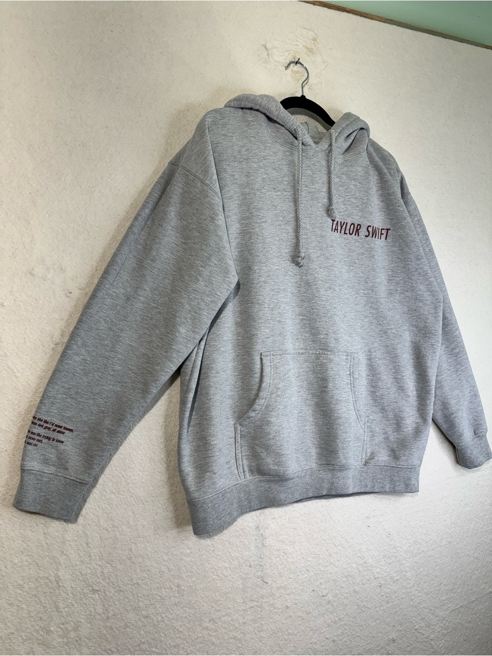 Taylor Swift “Red” Guitar SilhouetteTaylor’s Version Gray Sweatshirt Hoodie XL